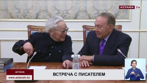Н. Назарбаев встретился с народным писателем Казахстана Абдижамилом Нурпеисовым