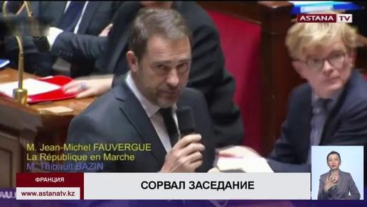 Французский депутат в желтом жилете сорвал заседание парламента