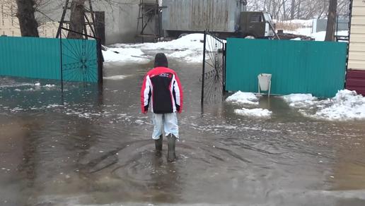 Из-за паводков спасатели перешли на усиленный режим: в зоне риска сотни сел