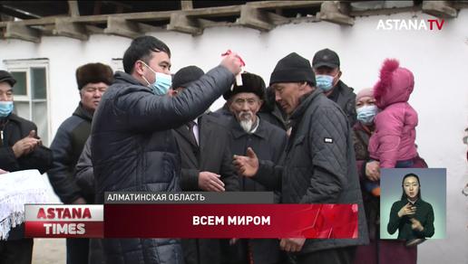 Жители села в Алматинской области купили новый дом многодетной семье погорельцев