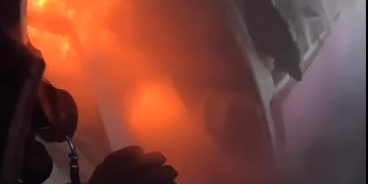 Пожарные вытащили из огня четверых человек в Таразе.