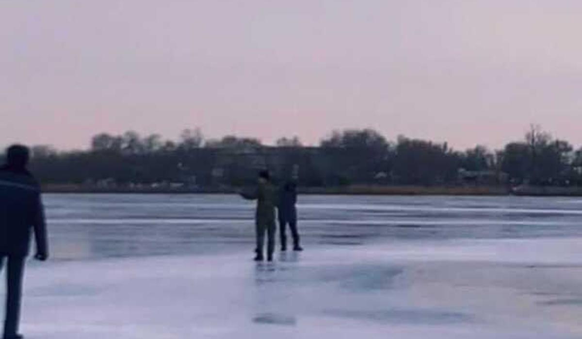 Кричал, что утопится: на замёрзшем озере спасли костанайца