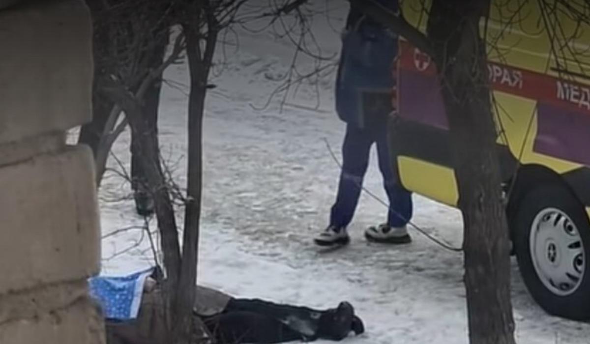 Труп женщины обнаружили на тротуаре в Петропавловске