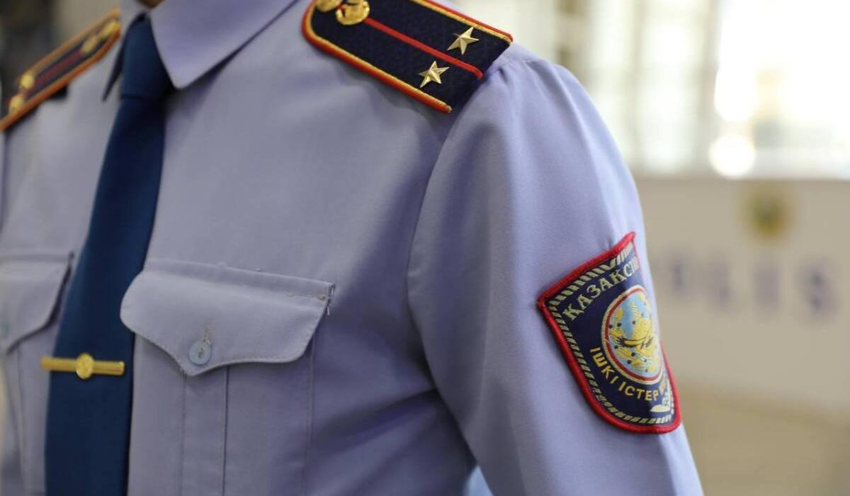 Елордалық полицейлер шетелдіктің жоғалған сөмкесін тауып берді