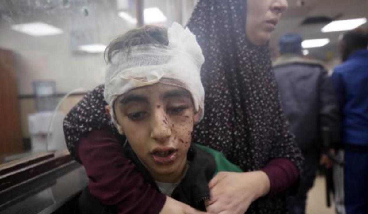«Врачи без границ»: в Газе медики оперируют людей прямо на земле