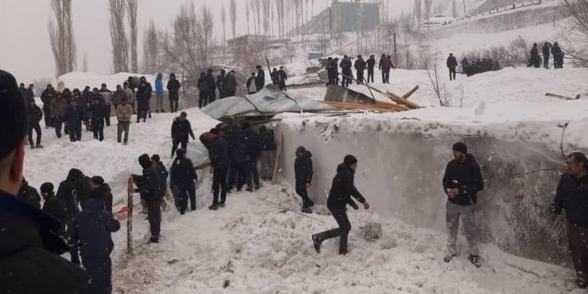 Число погибших при сходе лавины в Таджикистане выросло до семнадцати человек
