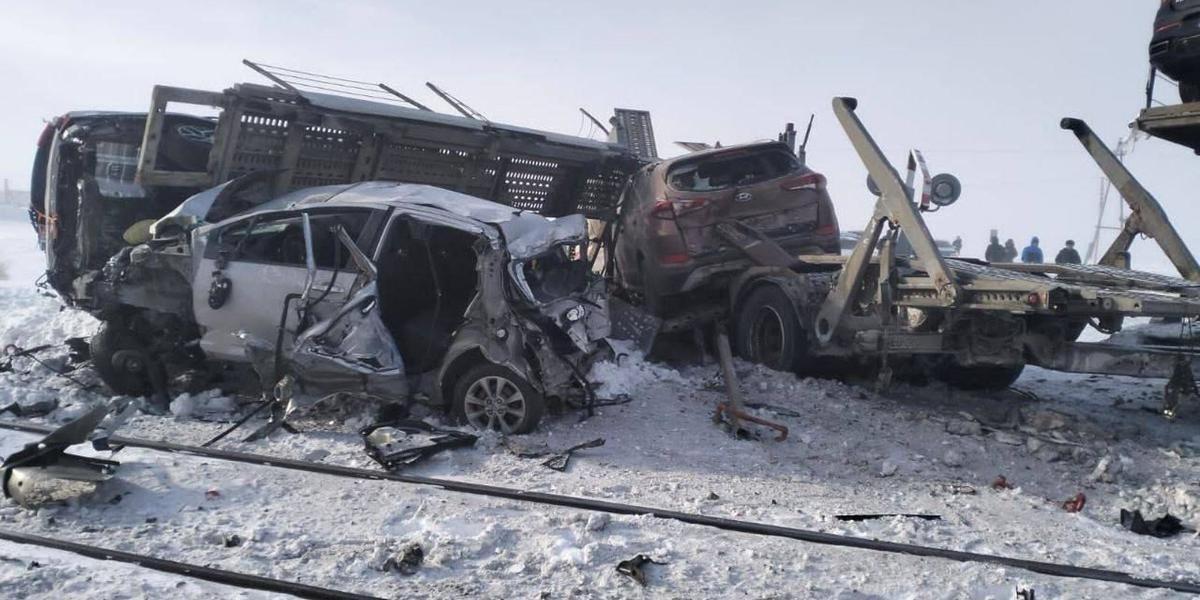 Автовоз и поезд столкнулись в Актюбинской области