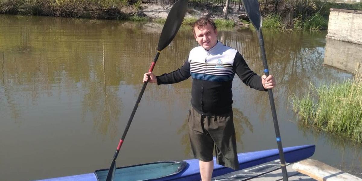 Сапожник без ноги из Темиртау освоил скутер и греблю на байдарках