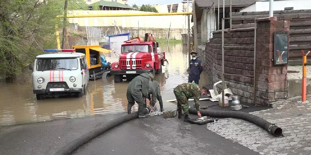 Пять населенных пунктов едва не затопило в Жамбылской и Алматинской областях.