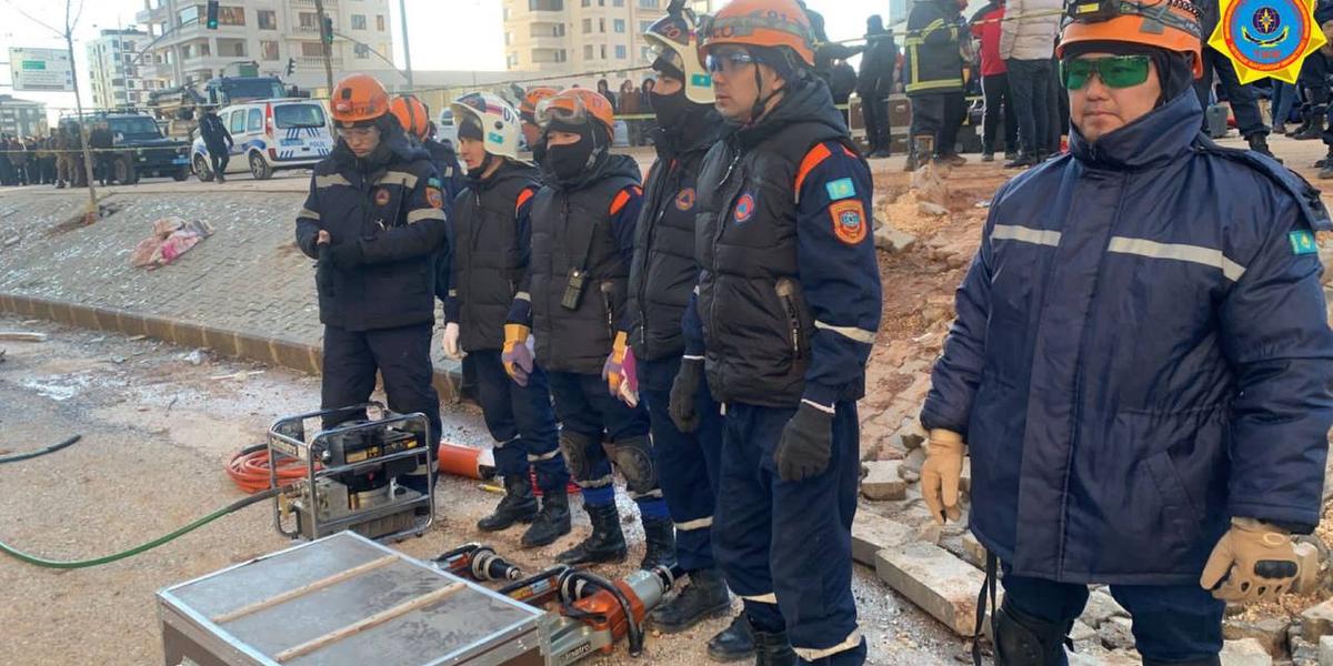 Спасатели Казахстана приступили к поисково-спасательным работам в Турции
