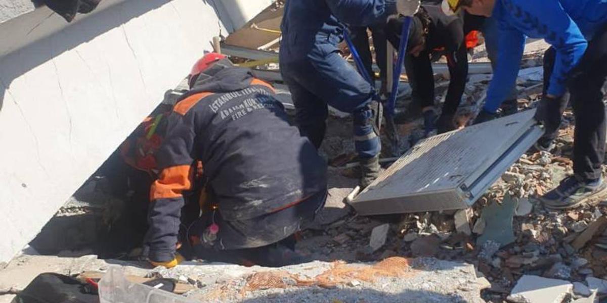 Тело одного казахстанца извлекли из-под завалов в Хатае