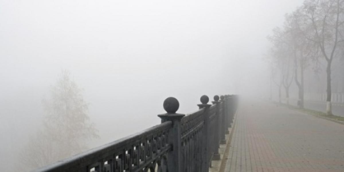 Вдруг навалился густой туман как будто. Нижний Новгород туман лето.