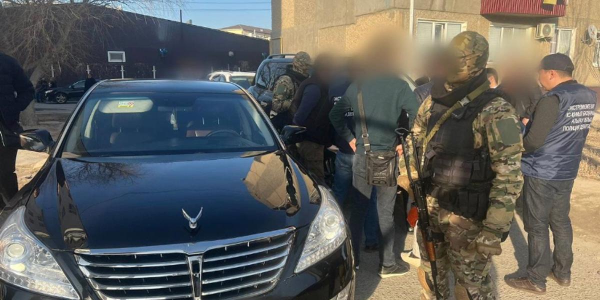 Приверженец деструктивного течения занимался контрабандой авто из России