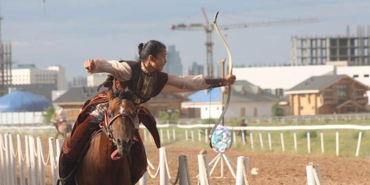 Не раз носила гипс: девочка-джигит из Атырау рассказала о любви к конному спорту