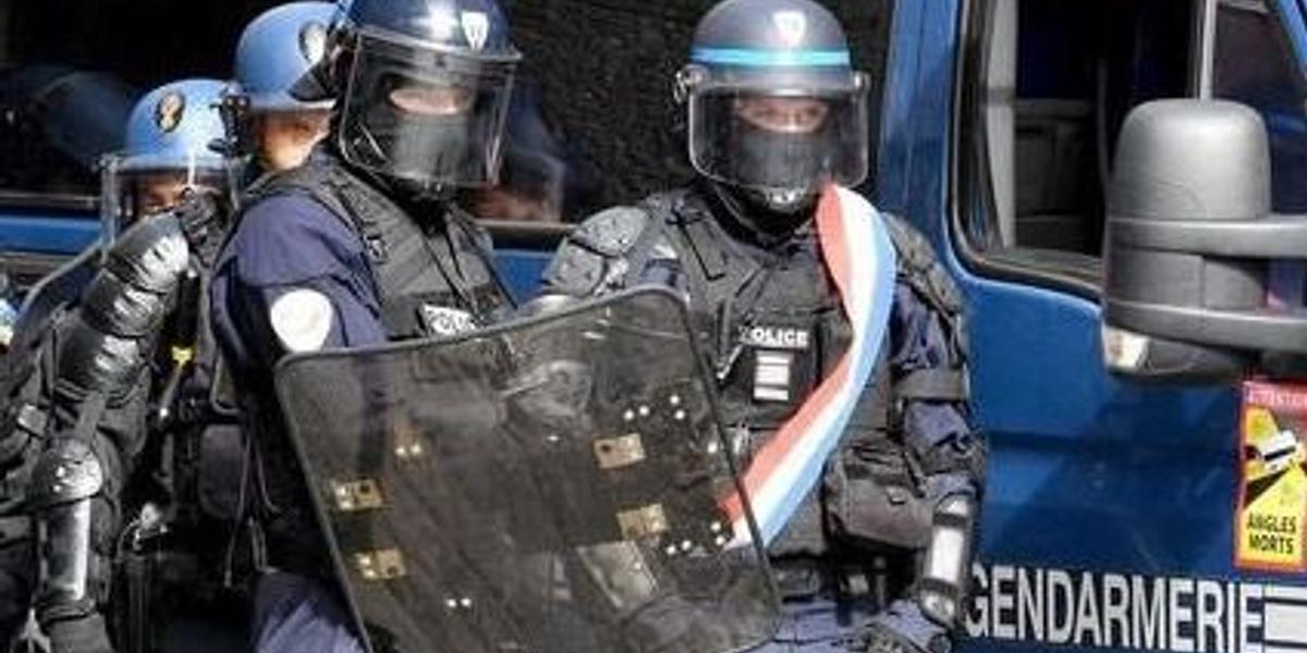 Францияның Сен-Солин қаласында 200-ге жуық тұрғын мен 37 полицей жараланды