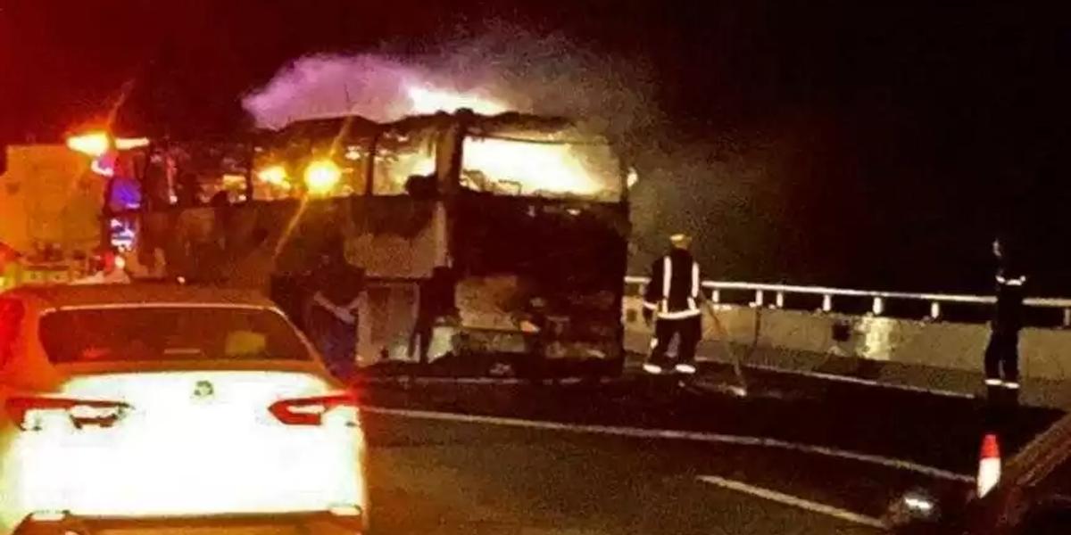 Автобус с паломниками попал в ДТП в Саудовской Аравии: десятки человек погибли