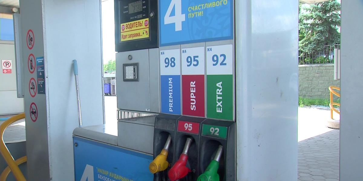 «Без паники: бензин на заправках дорожать не будет», - Минэнерго