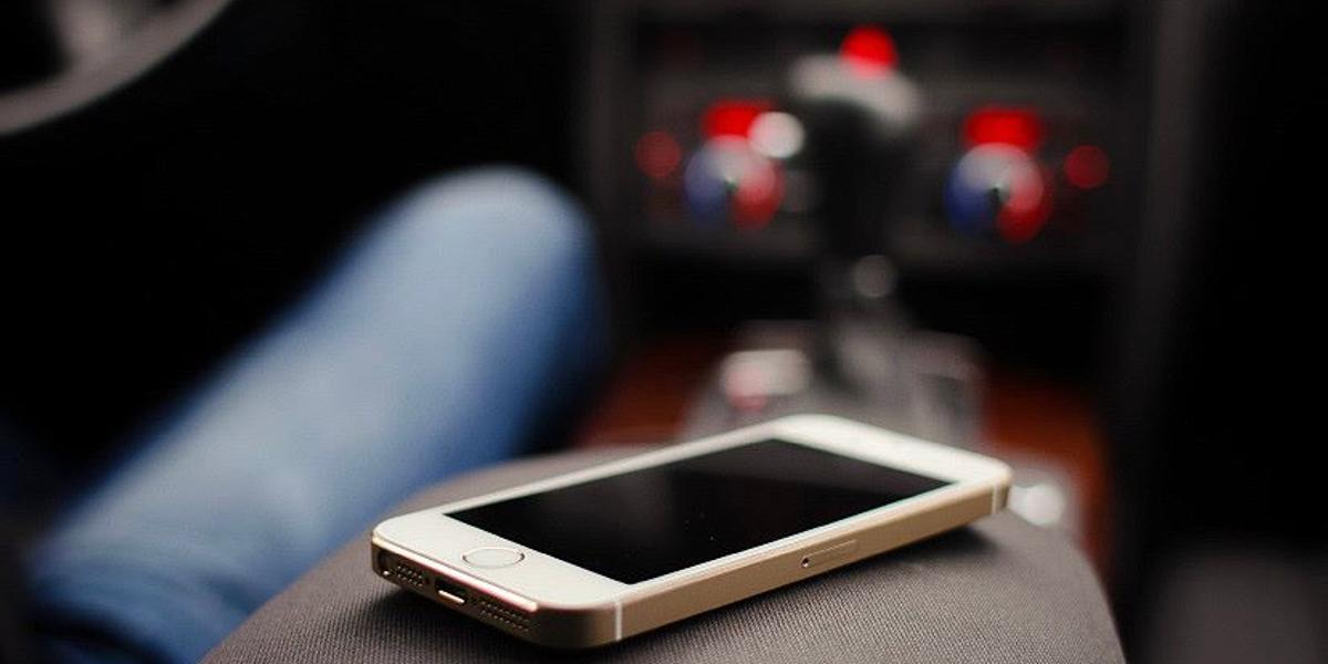 Пассажирка украла телефон у таксиста в Усть-Каменогорске