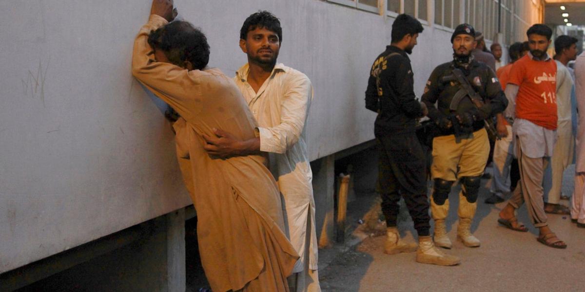 12 человек погибли при раздаче бесплатной еды во время Рамазана в Пакистане