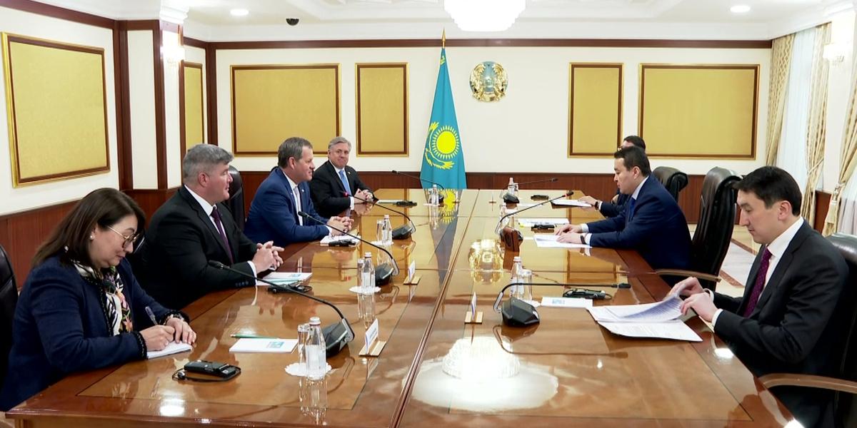 Алихан Смаилов встретился с исполнительным вице-президентом «Шеврона»