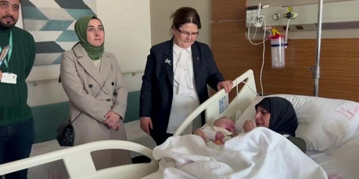 В Турции младенец воссоединился с матерью через 54 дня после спасения в Хатае