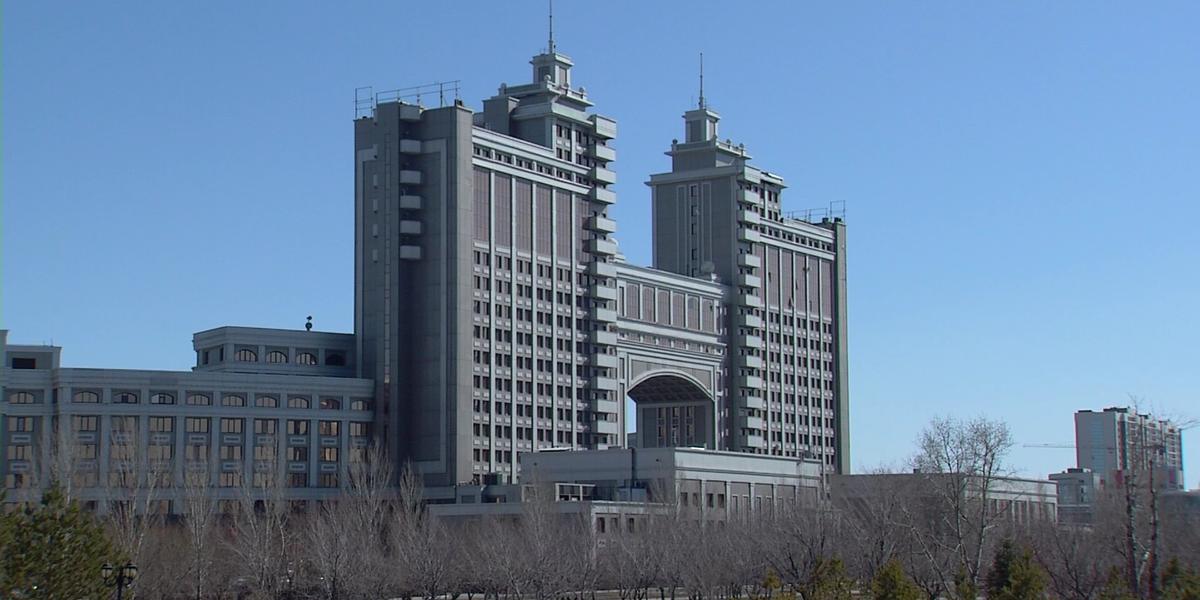 Мемлекет басшысы Астана қаласының әкімі Жеңіс Қасымбекті қабылдады.