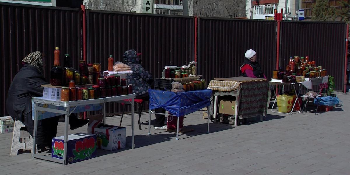 Более 300 уличных торговцев оштрафовали в этом году в столице