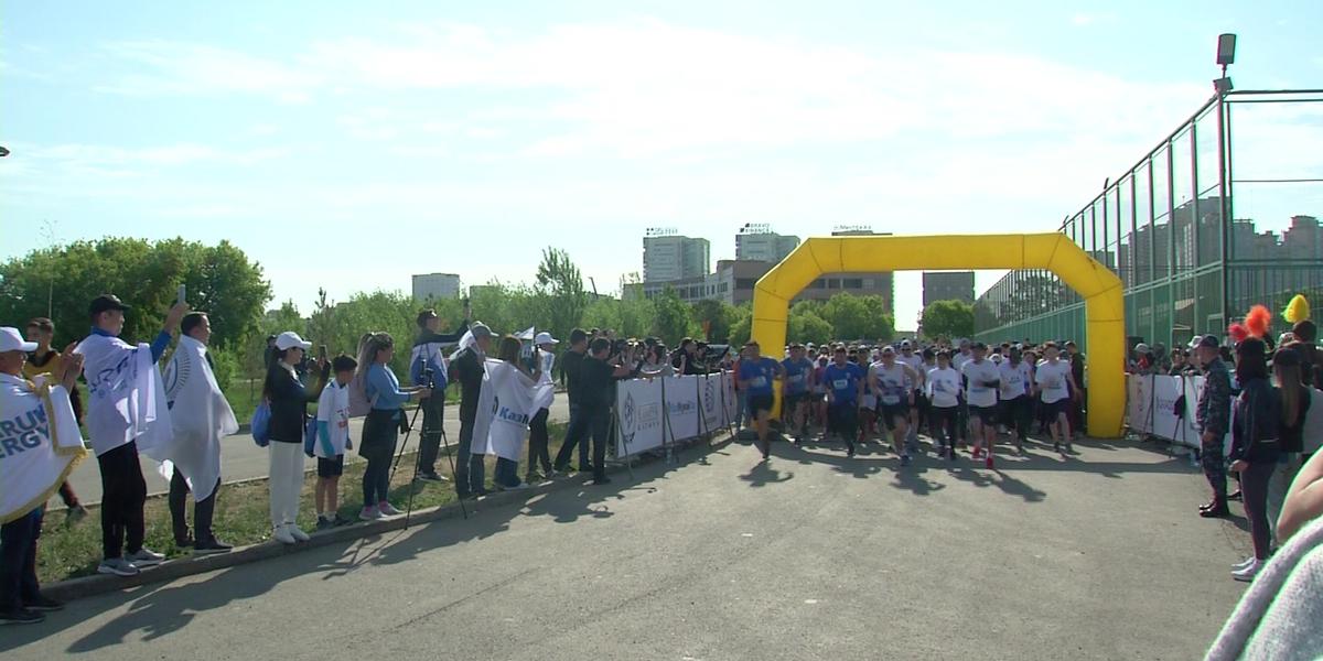 Сотрудники группы «Самрук-Қазына» пробежали марафон в честь 15-летия Фонда
