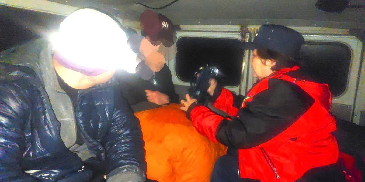 Трое туристов потерялись в горах Алматы