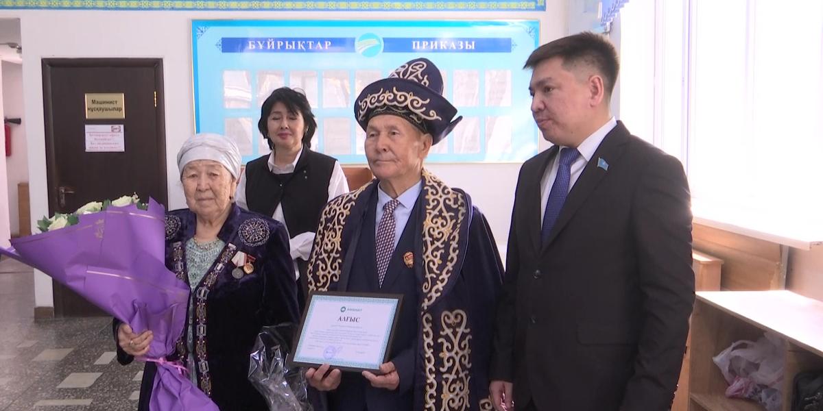 Кызылординские машинисты встретились с ветераном железной дороги Олжабаем Кошановым