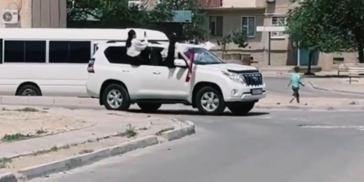 Водителей выпускного кортежа оштрафовали в Актау