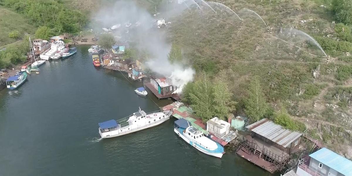 Корабль «загорелся» в акватории Иртыша в Усть-Каменогорске