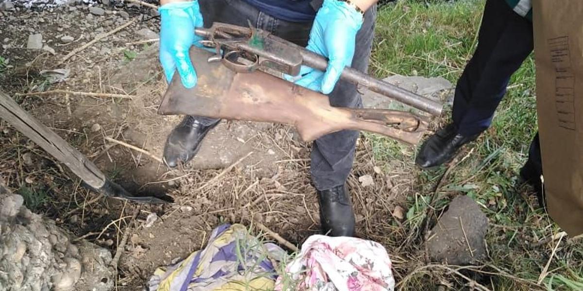 Схрон со старинным оружием обнаружили в Усть-Каменогорске