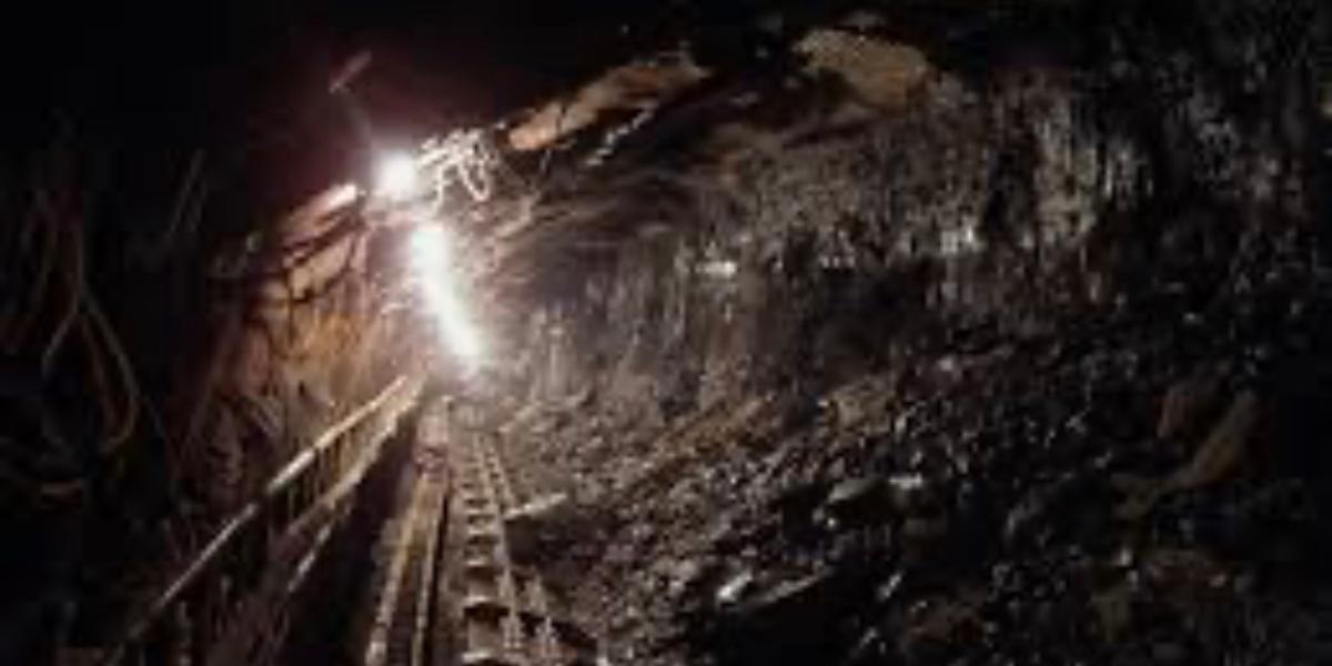 Тела двух горняков обнаружили в горящей шахте в Карагандинской области