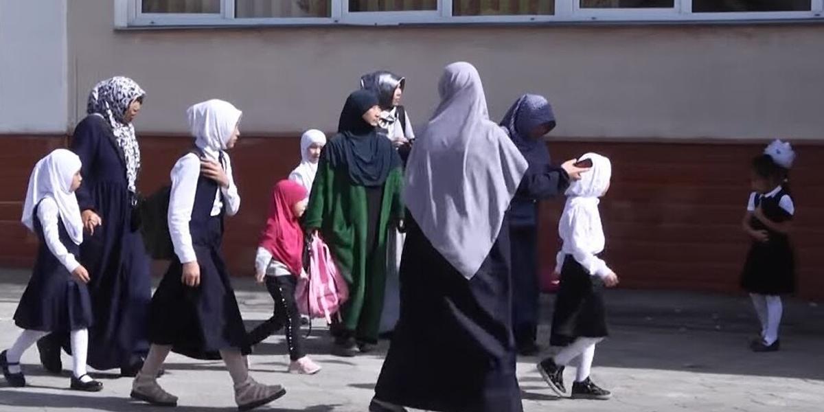 О ношении хиджаба в школах высказался министр просвещения Казахстана
