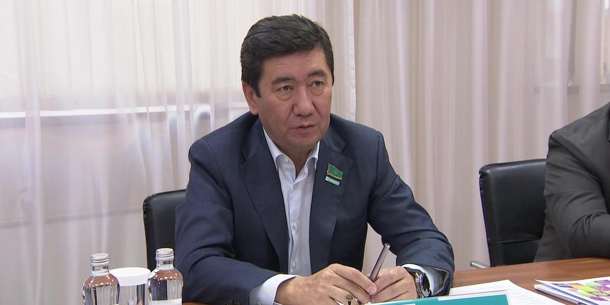 Председатель партии «AMANAT» Ерлан Кошанов провел личный прием граждан