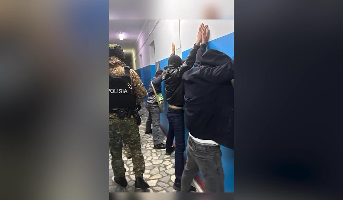 Оружие, валюта и миллионы тенге: что ещё нашли в секс-притонах Павлодара и  Экибастуза - Телеканал «Астана»