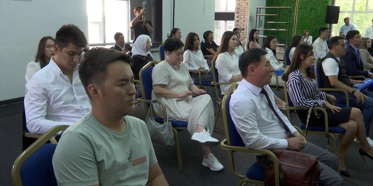 Проблемы лудомании члены партии «AMANAT» обсудили с молодежью Алматы