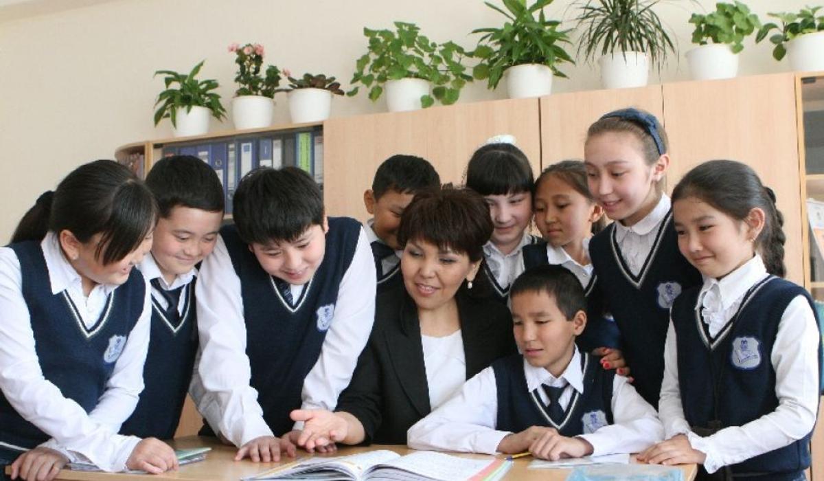 Школы в Казахстане. Казах школьник. Школьники Казахстана. Казахские школьники.