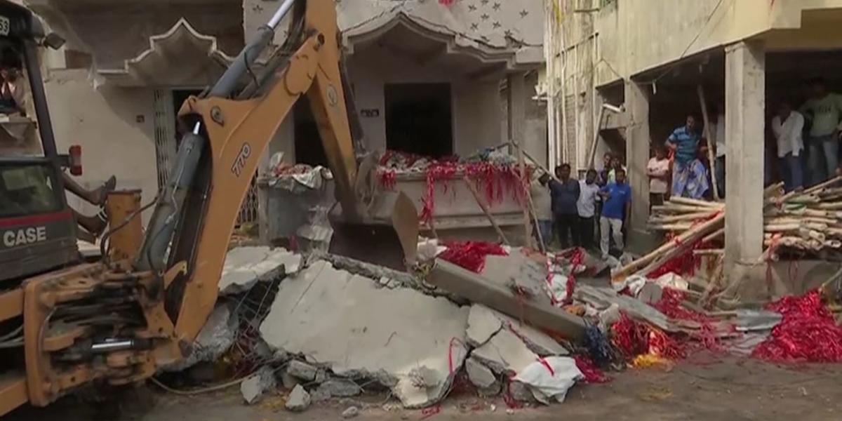 Семь человек погибли при взрыве на фабрике фейерверков в Индии
