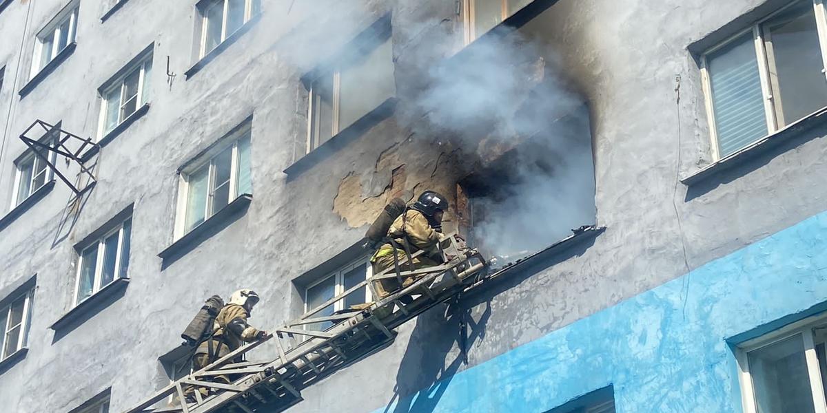 15 человек спасли из горящего дома в Усть-Каменогорске