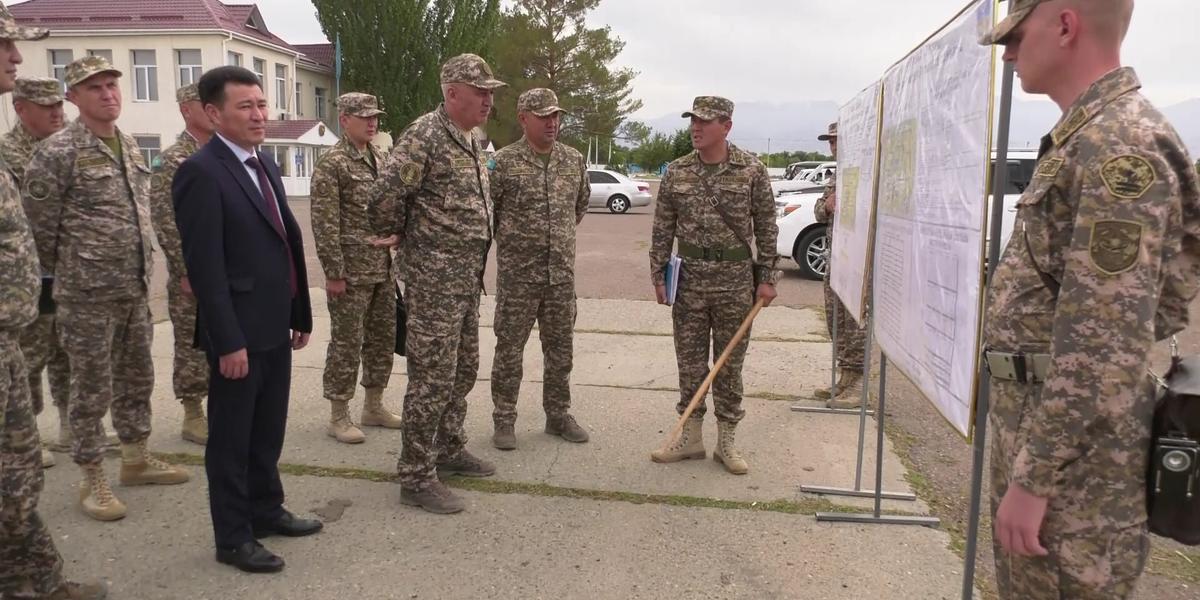 Министр обороны наградил военнослужащих по итогам учений «Батыл тойтарыс-2023»