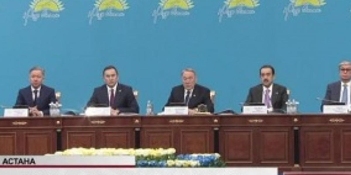Нұрсұлтан Назарбаев: Терең тыныс алып, долларды ұмытқан жөн
