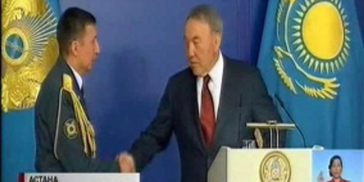 Н. Назарбаев вручил высшие воинские и специальные звания накануне Дня Защитника Отечества 