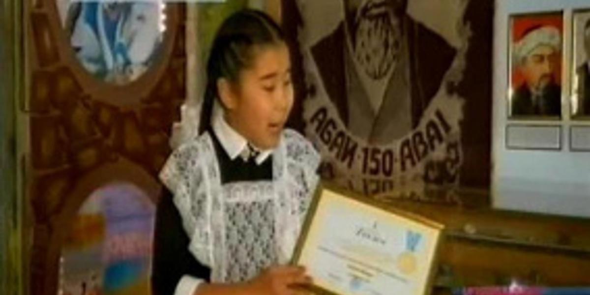 11-летняя девочка знает свыше 300-т произведений Абая