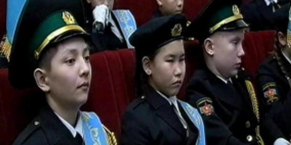 Сенатор Дариға Назарбаева жас патриоттармен кездесті