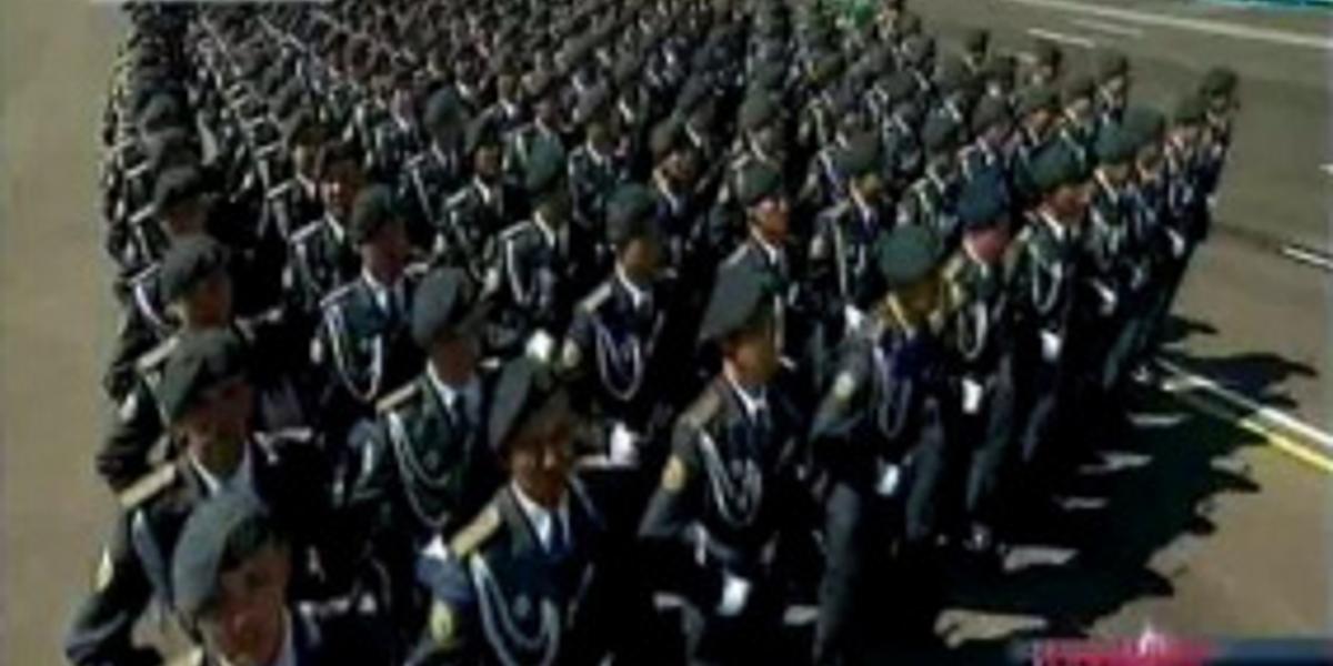 В Астане прошел самый масштабный военный парад в истории страны