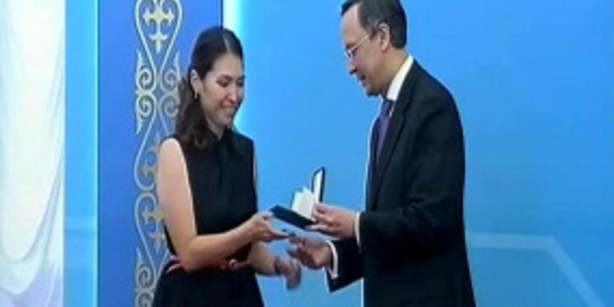 ҚР дипломатиялық қызметінің  25 жылдық  мерейтойына орай журналистерге медаль табыстады