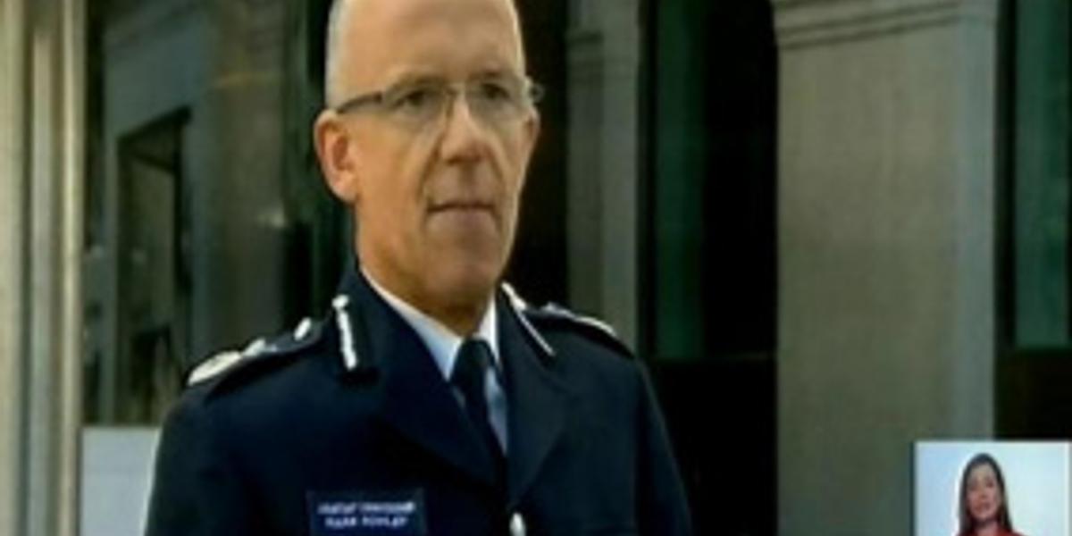 Полиция Лондона объявила взрыв в поезде на станции метро Parsons Green  терактом