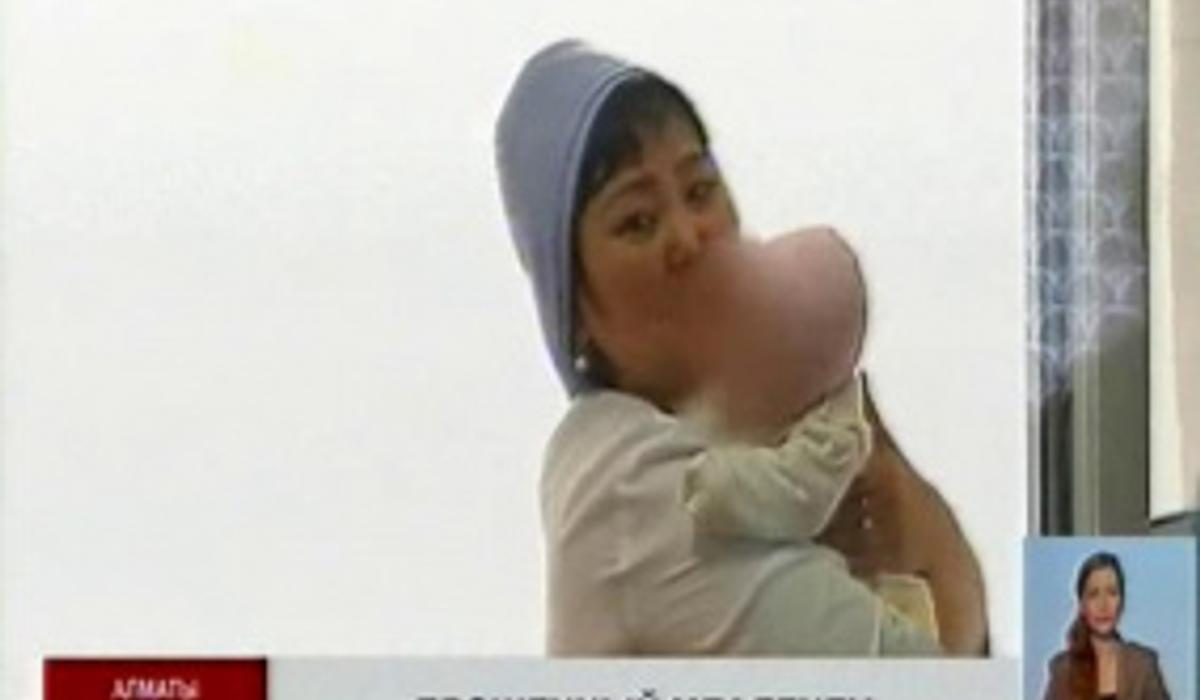 В Алматы врачи готовят документы для перевода найденного младенца в дом-малютки